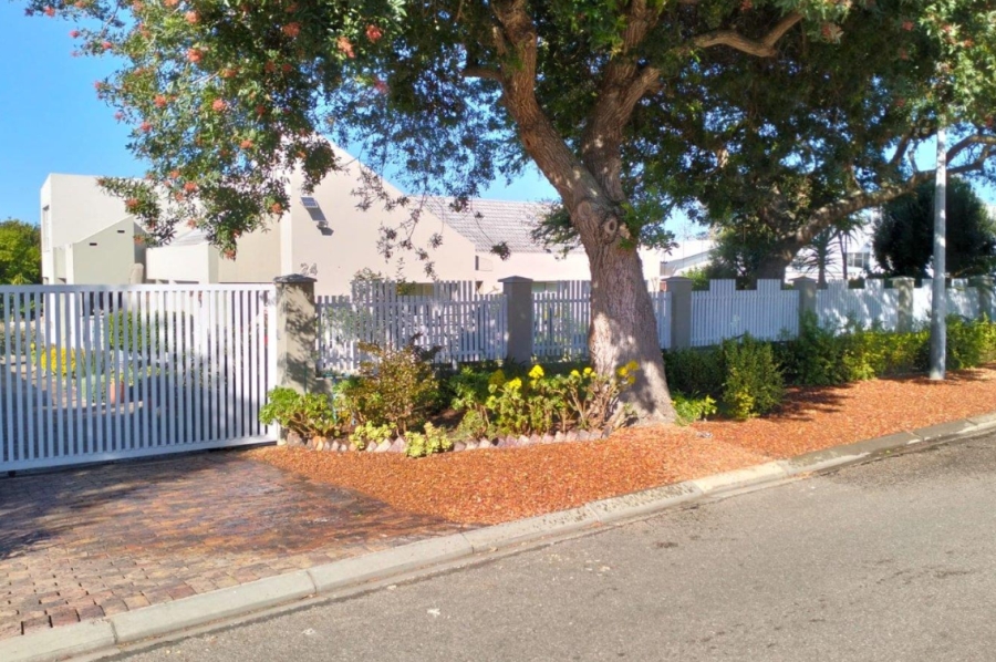 4 Bedroom Property for Sale in Hartenbos Central Western Cape